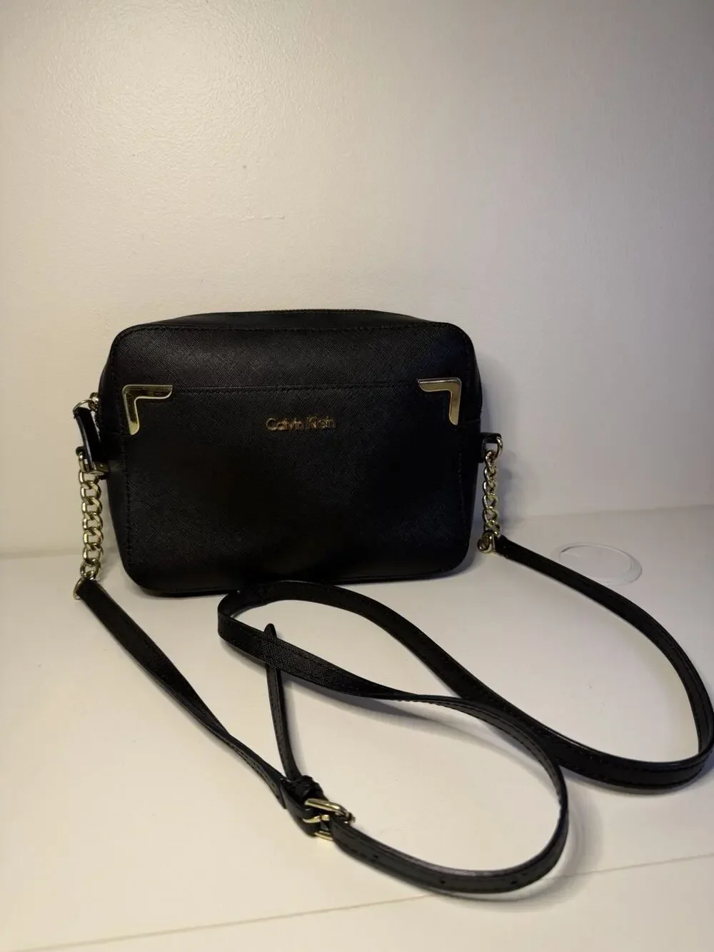 Calvin Klein Black Mini Crossbody Bag Zip Gold Chain Strap Detachable Small EUC!
